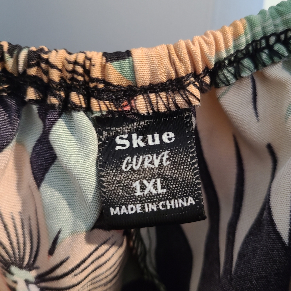 Skue Curve Off-Shoulder Tropical Print Romper - Black Floral + FREE H&M Bag - Picture 3 of 8